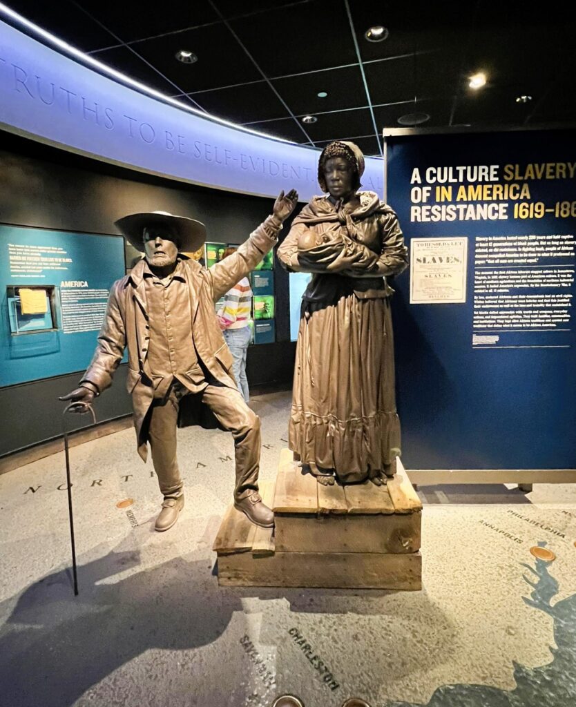 National Civil Rights Museum statua