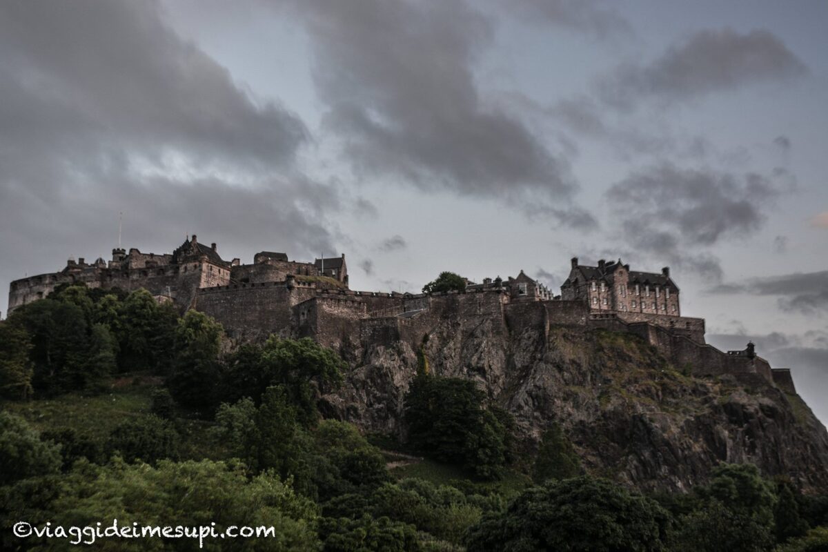 location dei film a Edimburgo Princess Street, vista sul castello