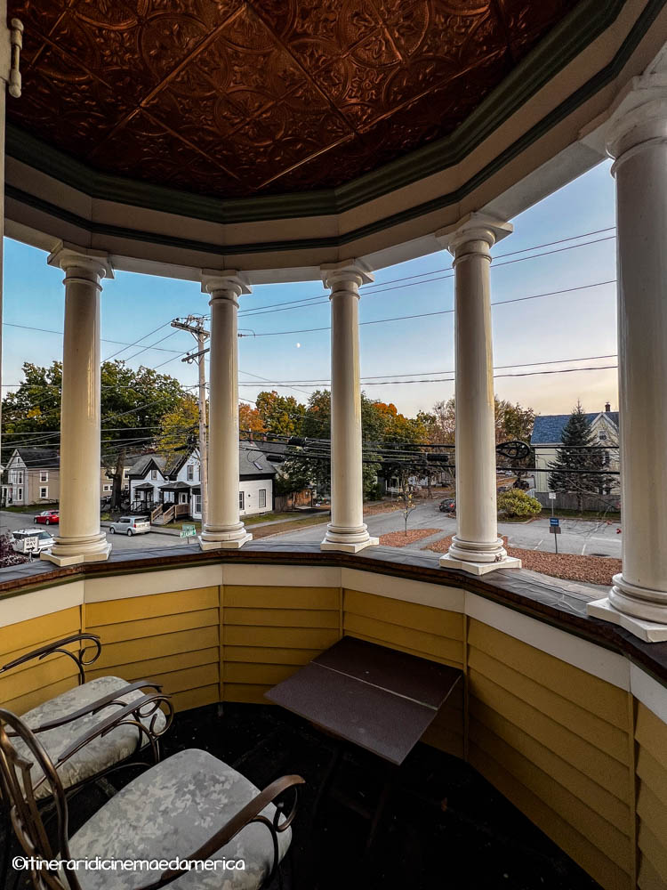 Dove dormire in New England- The Munroe Inn balconcino Maria suite